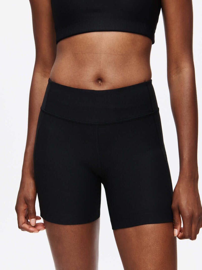 Warmup 5" Short featuring a sculpted-fit design and waistband pocket, for workouts.