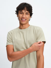 Men's Everyday Classic Shortsleeve in Eucalyptus – front close-up of sleeve
