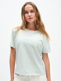 Everyday Shortsleeve in Mint Dust – front close-up
