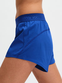 Relay 3" Short in OV Blue – side close-up of split hem