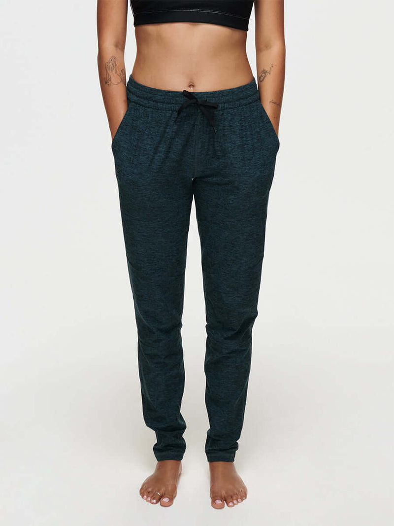Model wearing CloudKnit Sweatpant featuring side pockets and a drawstring waistband, for comfort and style.